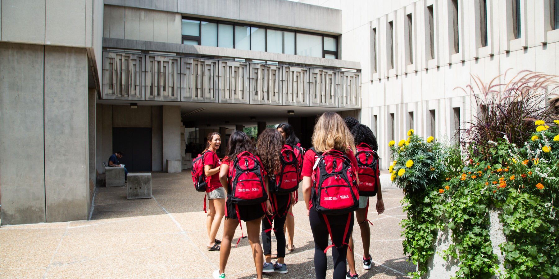 2nd Year Medical Students Entering the Medical Science Building